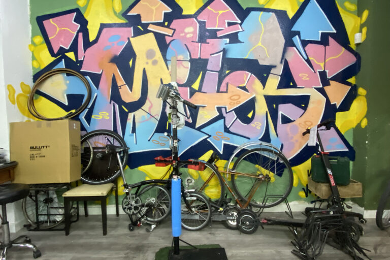 Con 2 Pedales - Taller - Qué hacemos en el taller