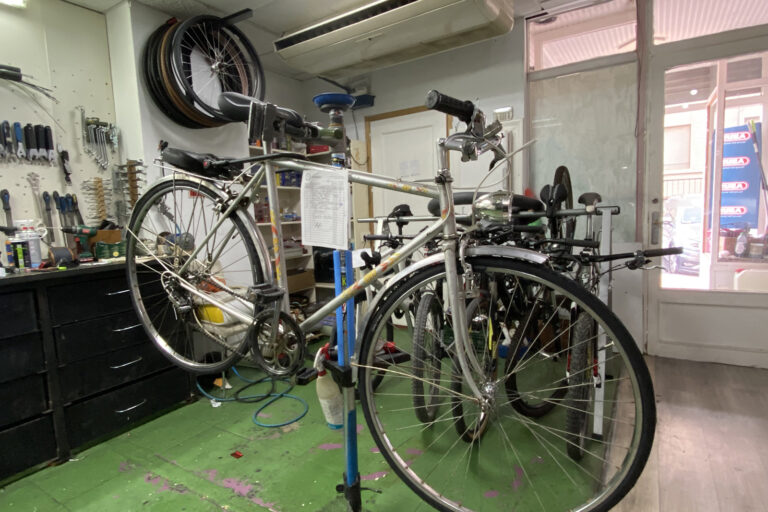 Con 2 Pedales - Taller - Un equipo apasionado por las bicis